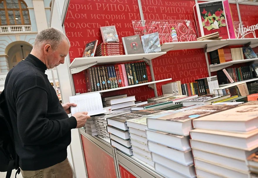 «Ведомости»: издательства начали повышать цены на книги с упоминанием наркотиков
