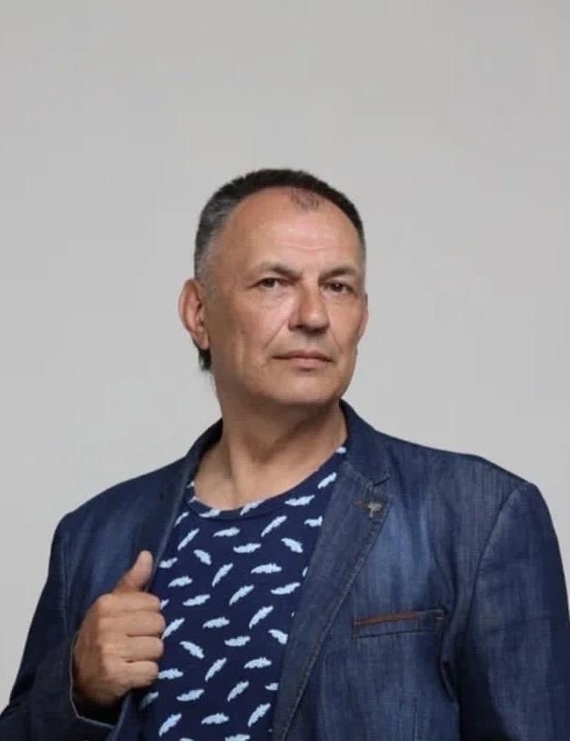 Детский писатель, психолог, шоумен: знакомим с Андреем Слониковым - участником «Книжного поезда‑2026»