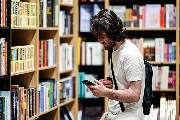 В РФ будут маркировать книги о Цое, Хое и «Агате Кристи»