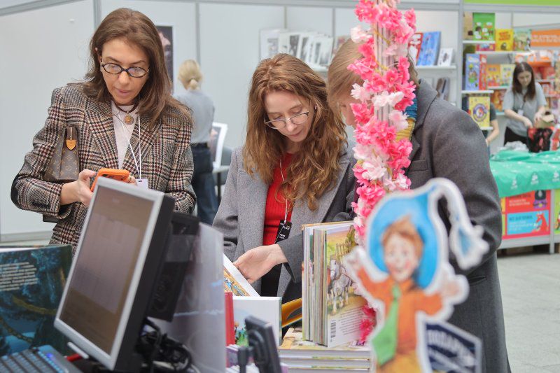 Николай Долгополов представил новую книгу о легендарной чете советских разведчиков «Геворк и Гоар Вартанян»
